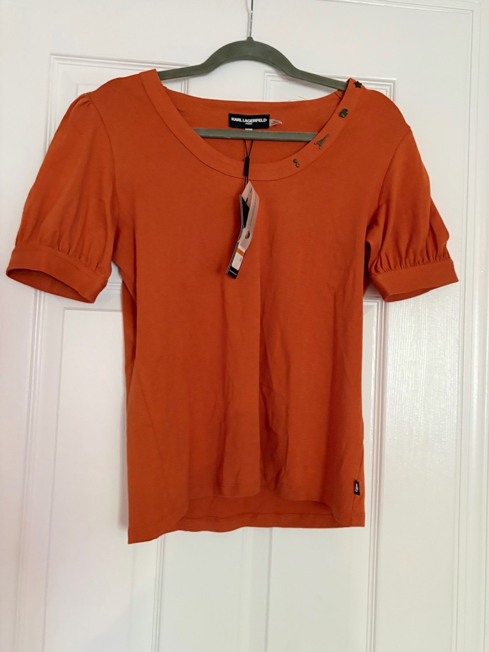 NWT Karl Lagerfeld Short Sleeve Scoop Neck Top Novelty Buttons Burnt Orange Sz S